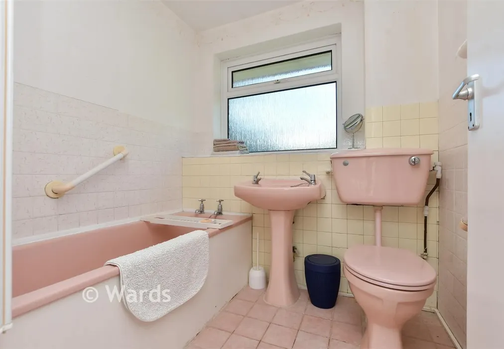 Bathroom - Dolphin Close, Broadstairs, Kent - Wards of Kent