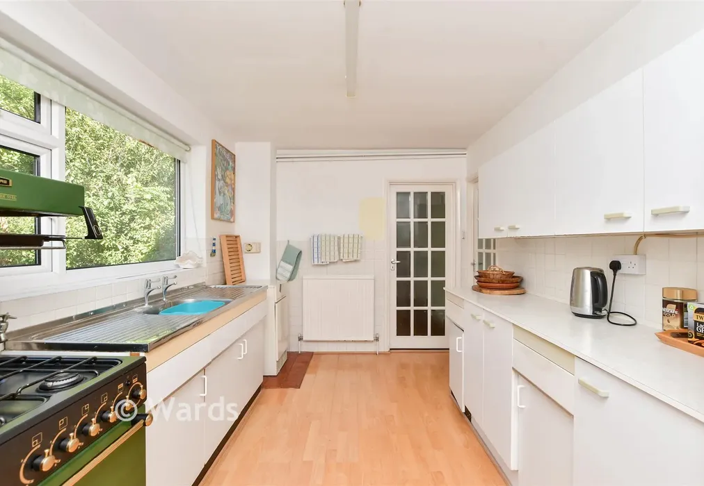 Kitchen - Dolphin Close, Broadstairs, Kent - Wards of Kent