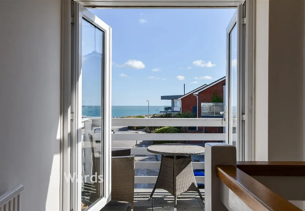 Balcony - Dolphin Close, Broadstairs, Kent - Wards of Kent