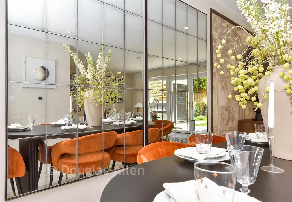 Dining Lifestyle Image - The Violet, Kingsley Park, Eagle Close, Billericay, Essex - Wards of Kent
