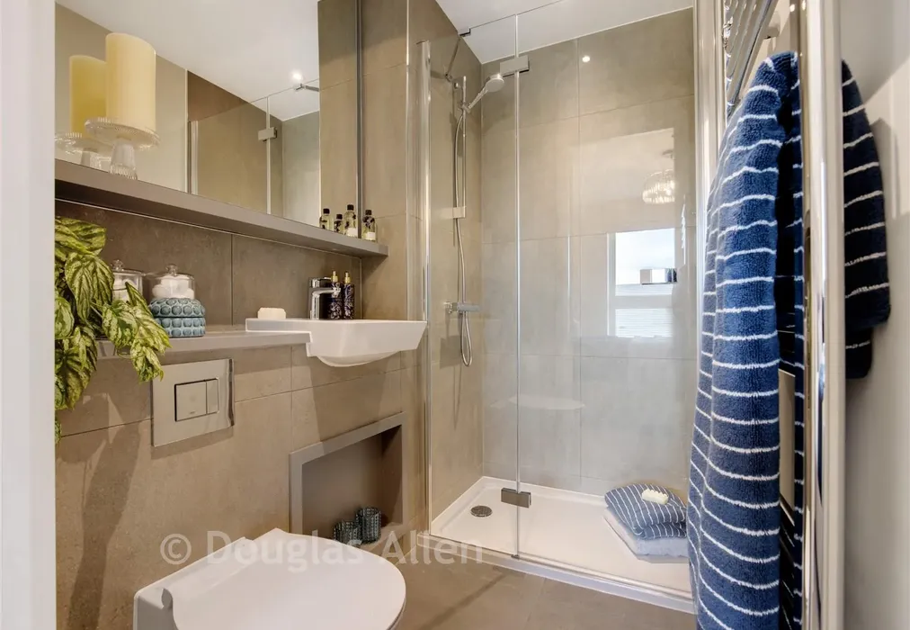 En-Suite Lifestyle Image - The Ivy, Kingsley Park, Centurion Way, Billericay, Essex - Wards of Kent