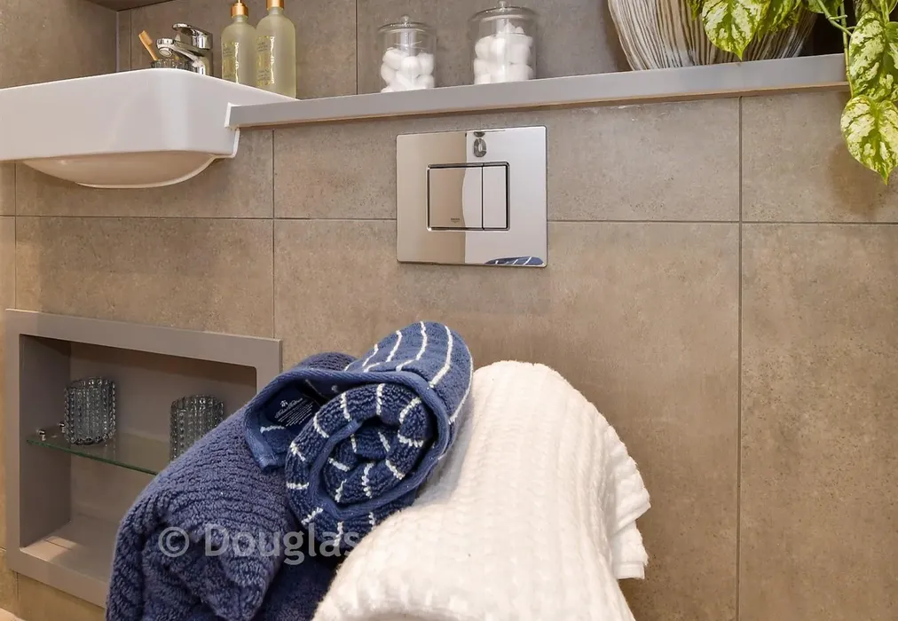 Bathroom Lifestyle Image - The Ivy, Kingsley Park, Centurion Way, Billericay, Essex - Wards of Kent
