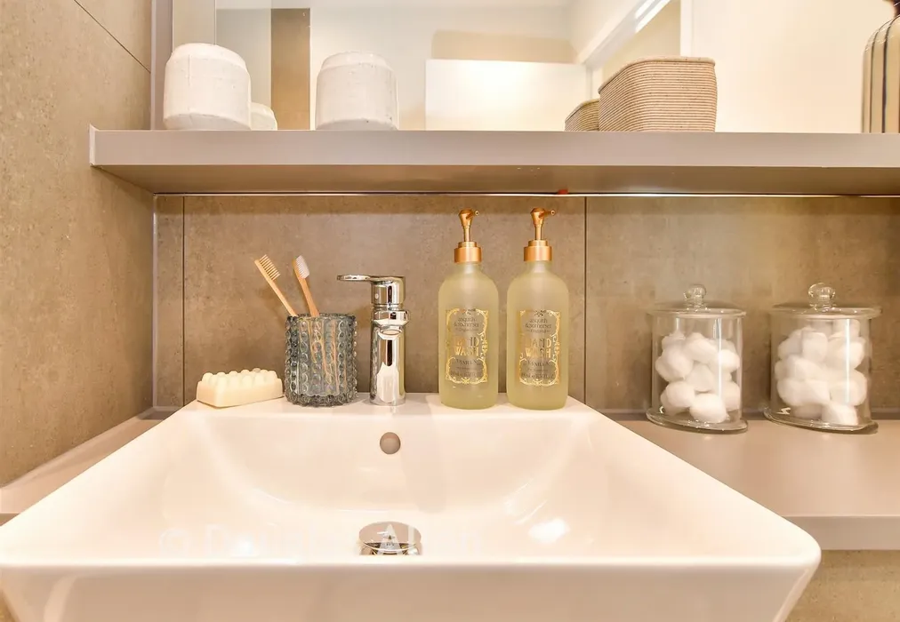 Bathroom Lifestyle Image - The Ivy, Kingsley Park, Centurion Way, Billericay, Essex - Wards of Kent