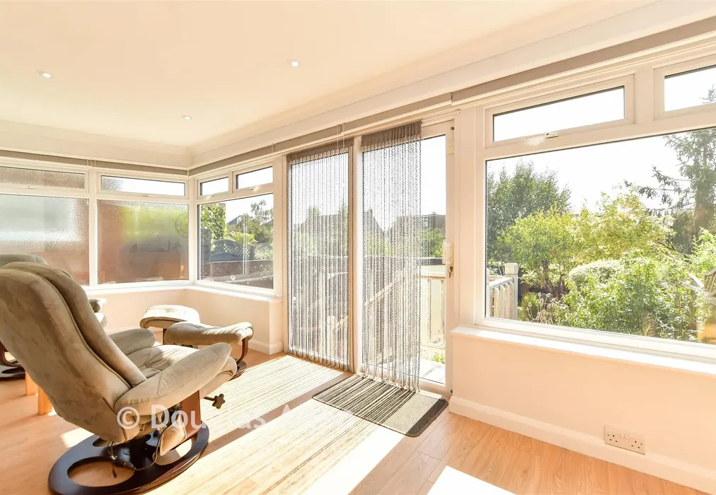 Family Area - Arlington Gardens, Harold wood, Essex - Wards of Kent
