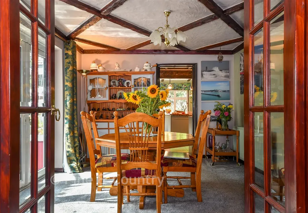 Internal Lifestyle Photograph - Sandwich Road, Eastry, Kent - Wards of Kent