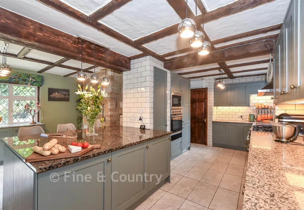 Kitchen - Sandwich Road, Eastry, Kent - Wards of Kent
