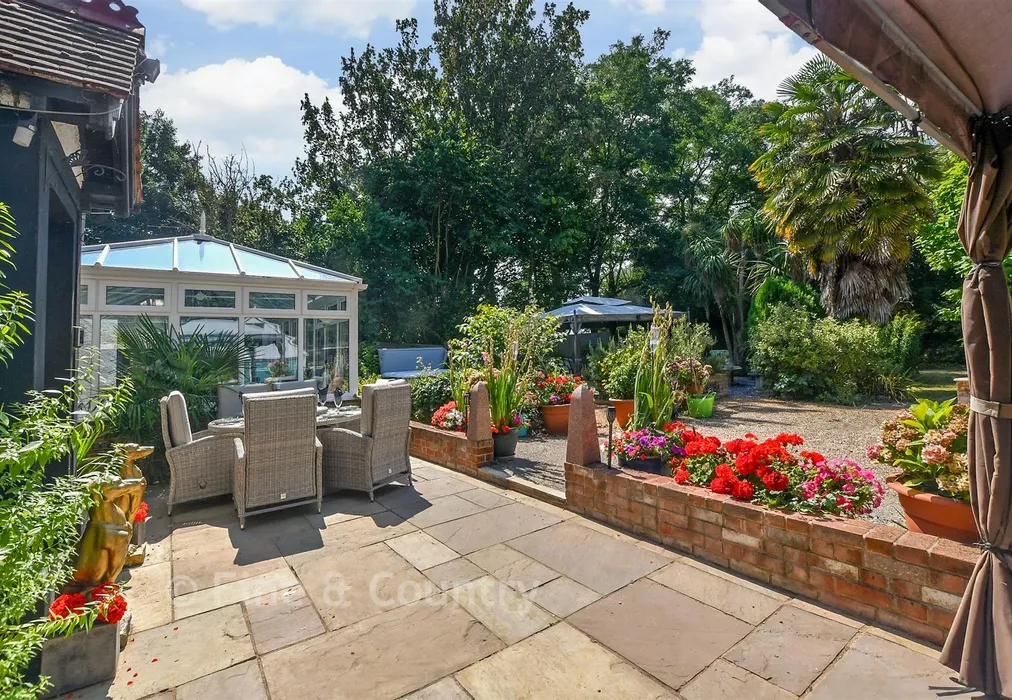 Patio / Decking - Sandwich Road, Eastry, Kent - Wards of Kent