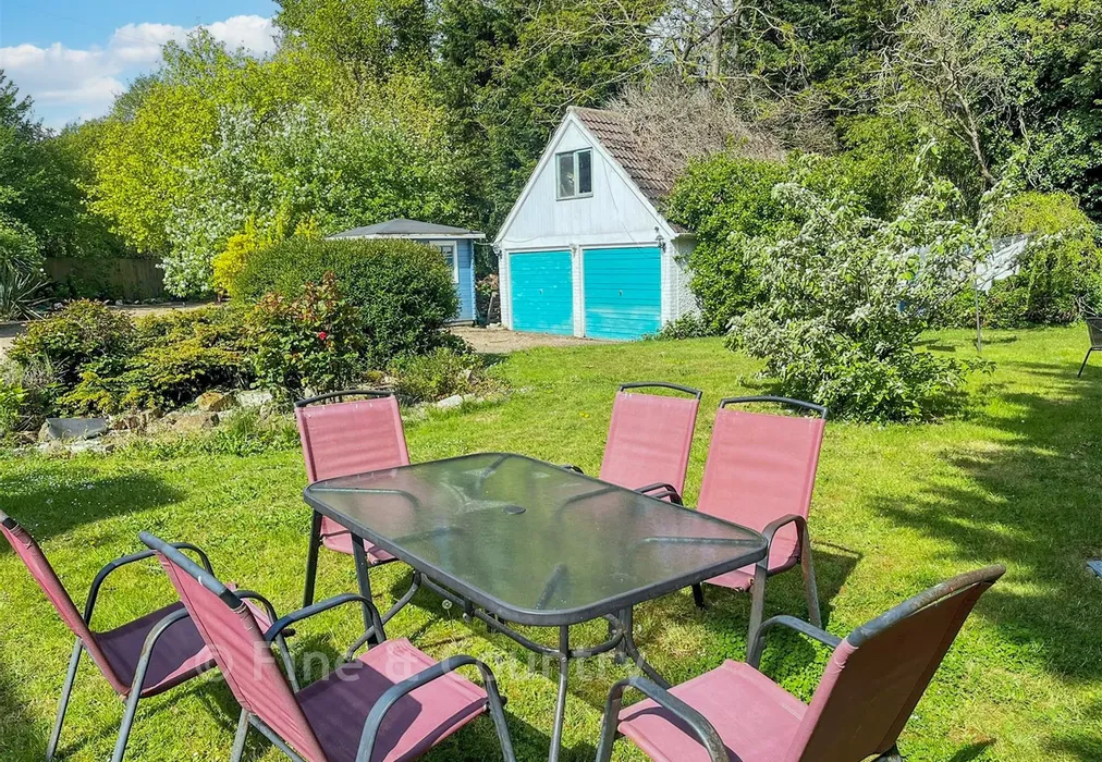 Rear Garden - Sandwich Road, Eastry, Kent - Wards of Kent