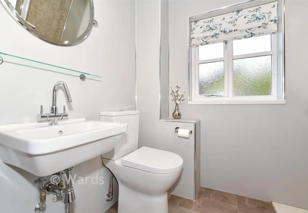 Shower Room - Button Lane, Bearsted, Kent - Wards of Kent