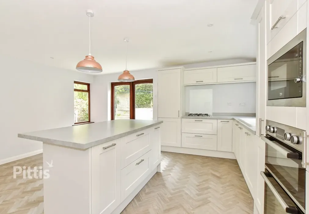 1ae04e8b-rg 20- 2... - Hollowood Road Alverstone Garden Village PO36 - Wards of Kent