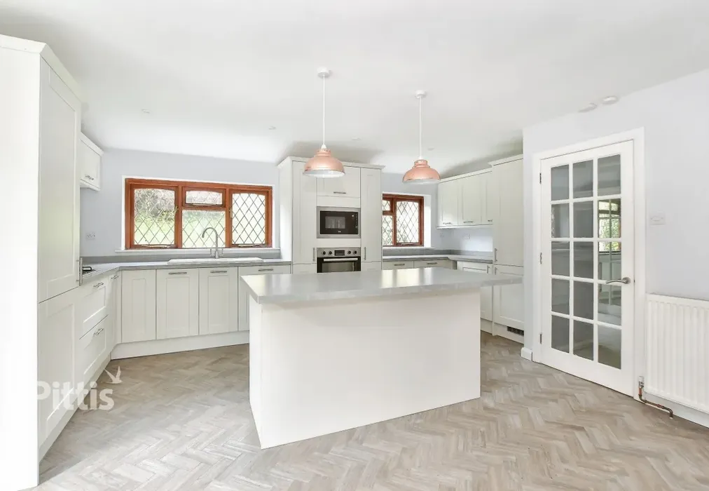 1b516c27-rd 20- 2... - Hollowood Road Alverstone Garden Village PO36 - Wards of Kent