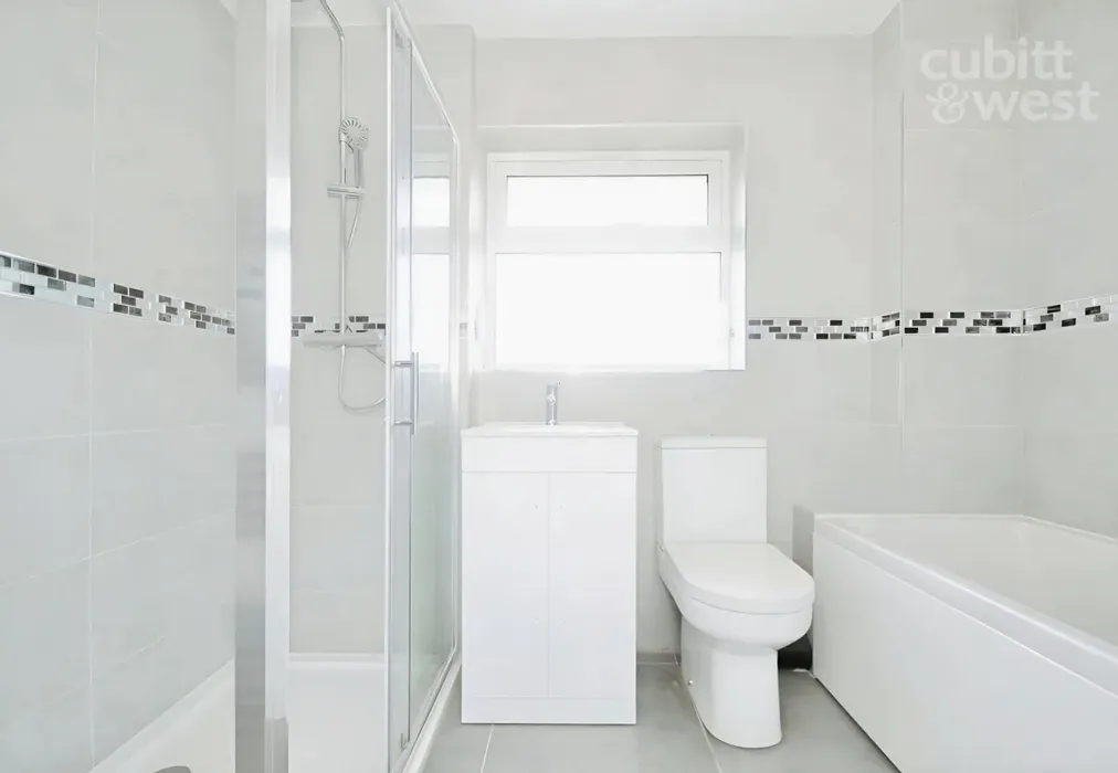 Bathroom - Newick Drive, Newick, BN8 - Wards of Kent