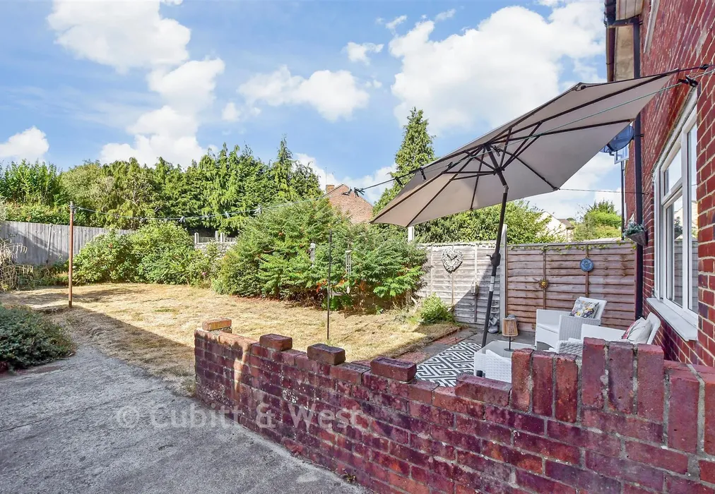 Rear Garden - Stubs Hill, Dorking, Surrey - Wards of Kent