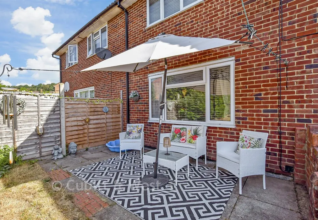 Rear Garden - Stubs Hill, Dorking, Surrey - Wards of Kent