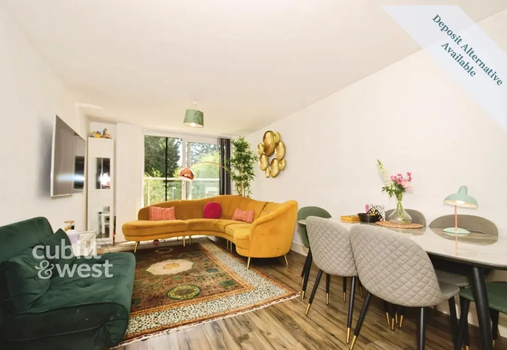 Lounge area - Octagon House, Russell Way, RH10 - Wards of Kent