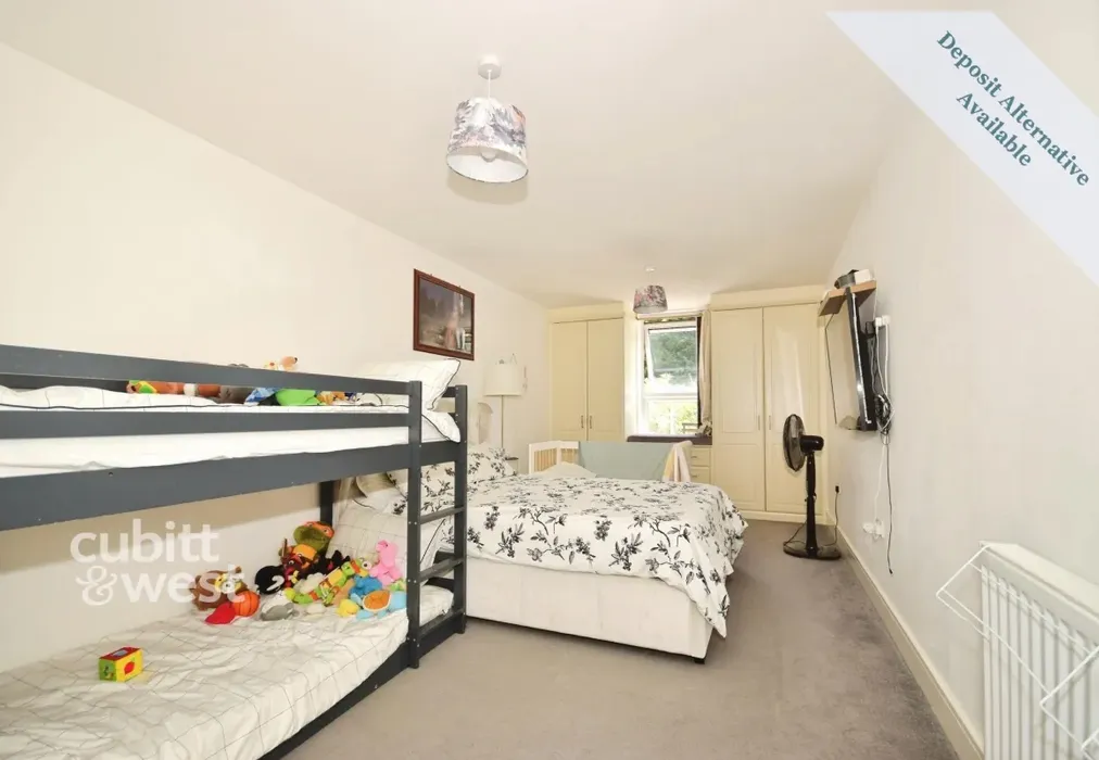 Bedroom 1 - Octagon House, Russell Way, RH10 - Wards of Kent