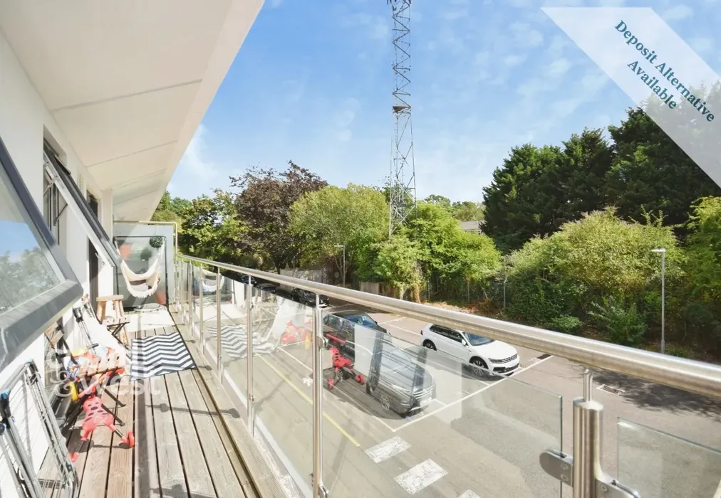 Balcony - Octagon House, Russell Way, RH10 - Wards of Kent