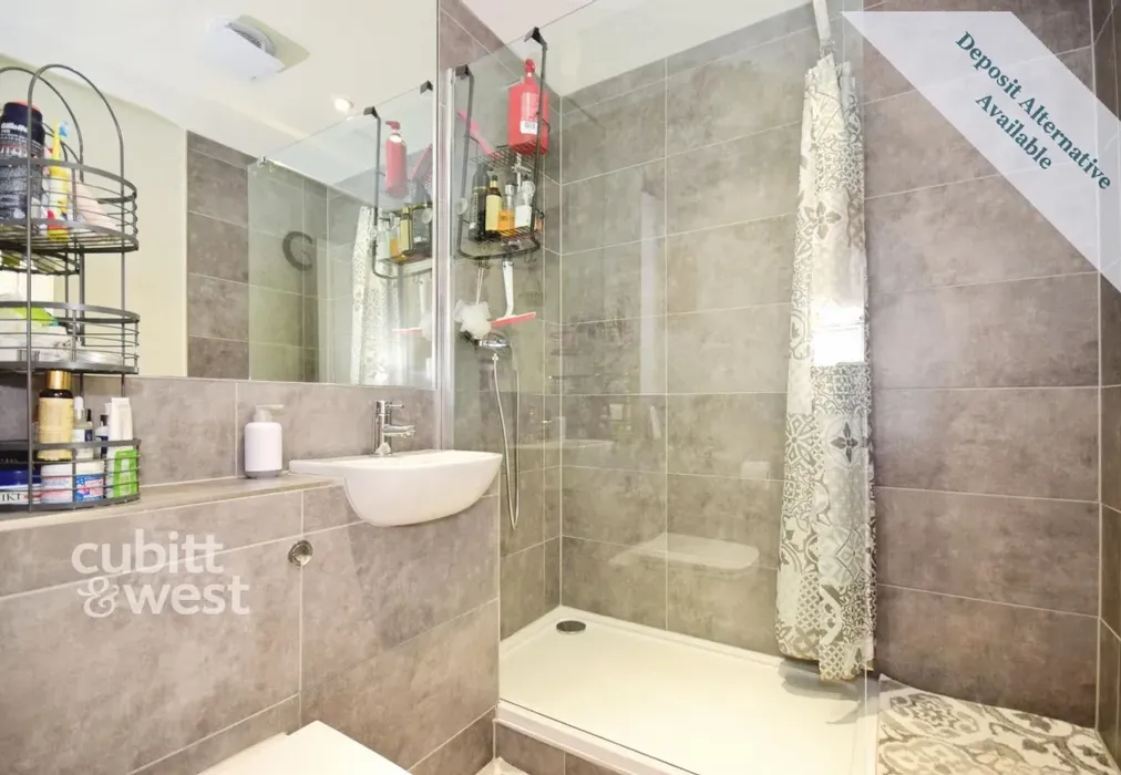 Ensuite - Octagon House, Russell Way, RH10 - Wards of Kent