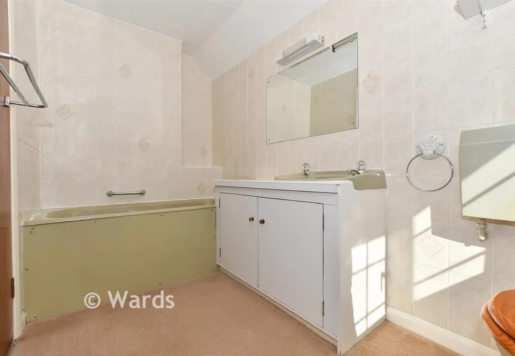 Bathroom - Brenchley Road, Brenchley, Tonbridge, Kent - Wards of Kent