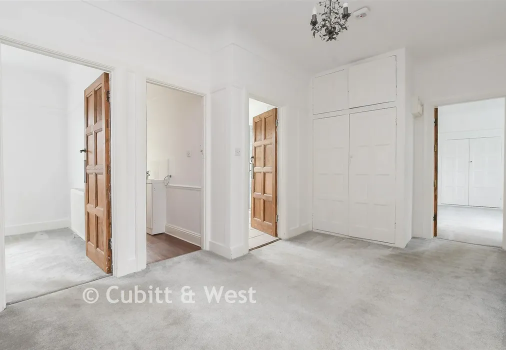 Entrance Hall - Ladbroke Road, Redhill, Surrey - Wards of Kent
