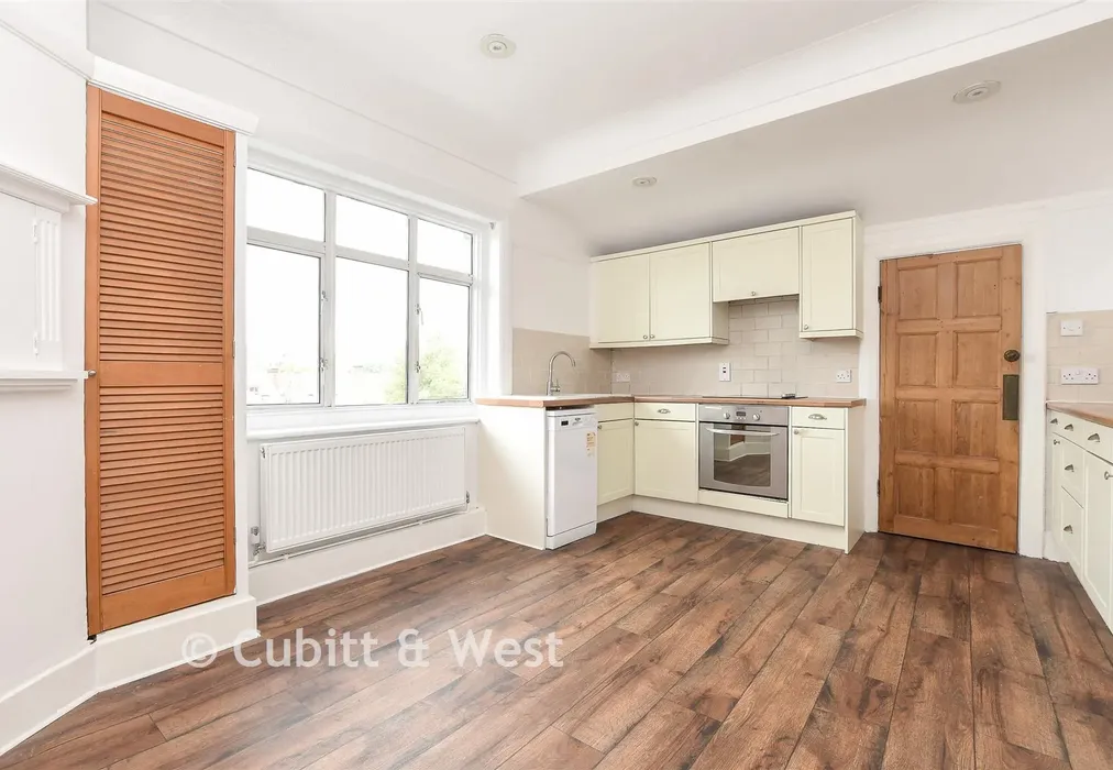 Kitchen - Ladbroke Road, Redhill, Surrey - Wards of Kent
