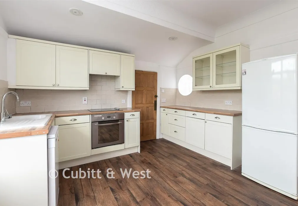 Kitchen - Ladbroke Road, Redhill, Surrey - Wards of Kent