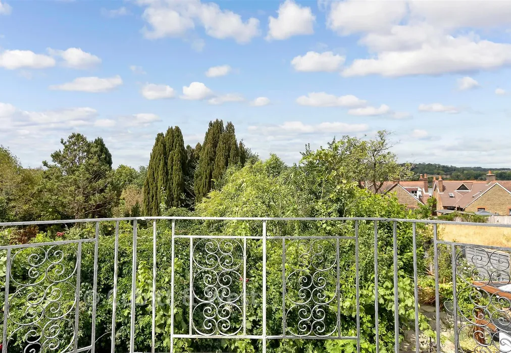 Balcony / Terrace - Ladbroke Road, Redhill, Surrey - Wards of Kent