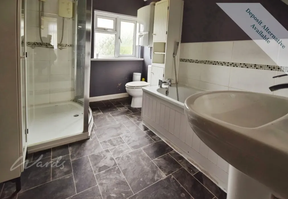 gordon bathroom - Gordon Road Chatham ME4 - Wards of Kent