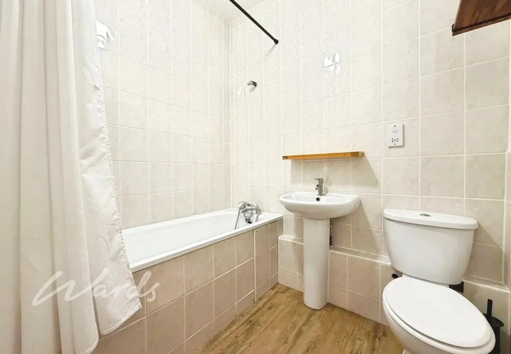 Bathroom - London Road Farningham DA4 - Wards of Kent