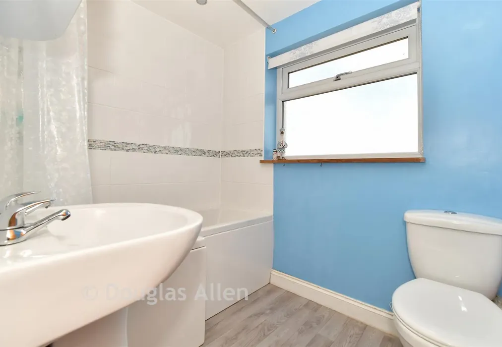 Bathroom - Longmead, Pitsea, Basildon, Essex - Wards of Kent