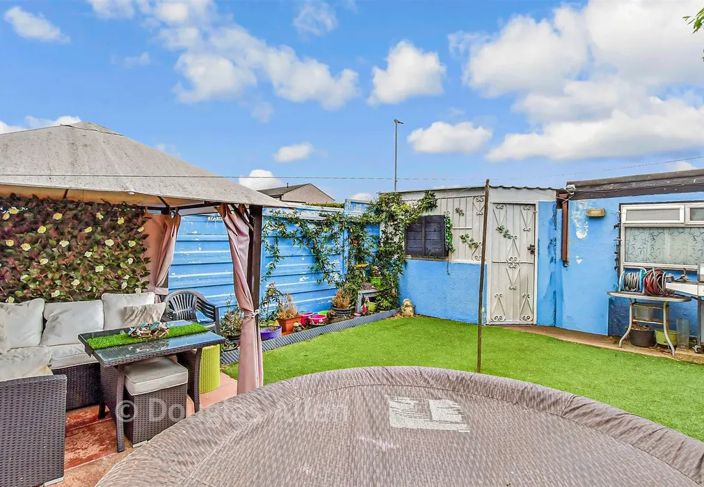 Rear Garden - Longmead, Pitsea, Basildon, Essex - Wards of Kent