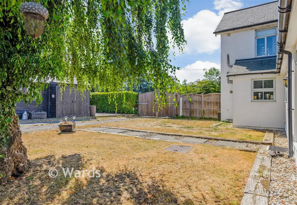Side Garden - Wrotham Road, South Street, Kent - Wards of Kent