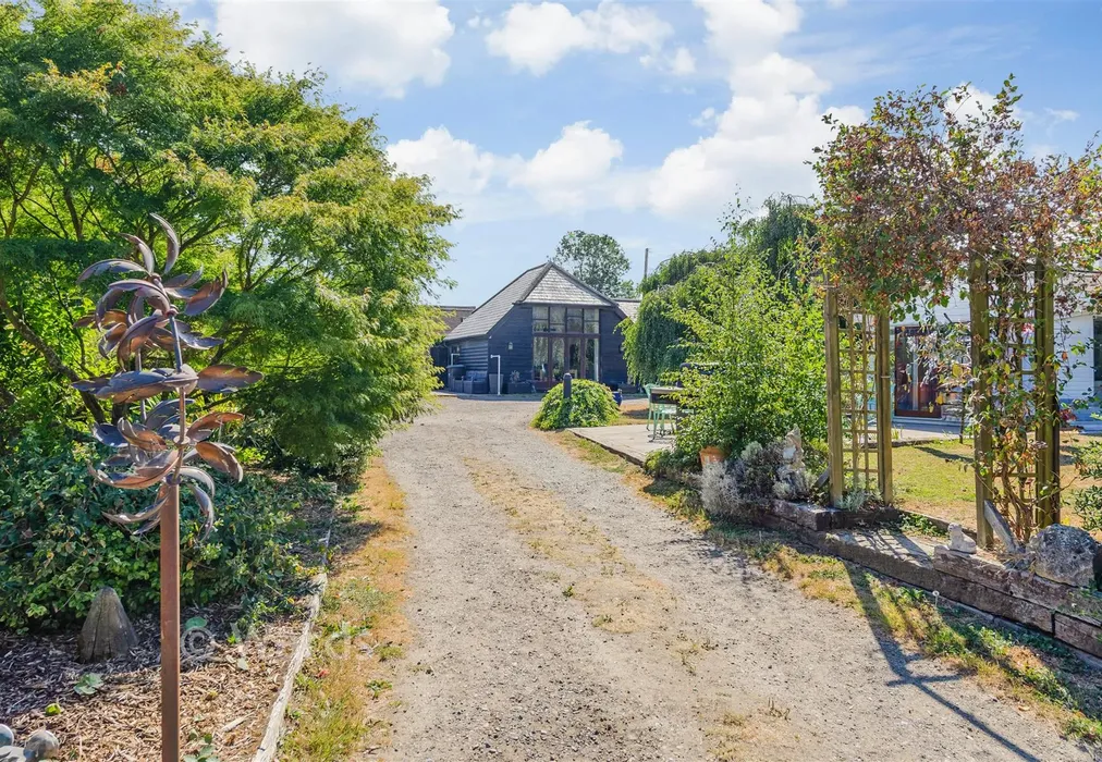 External Lifestyle Photograph - Wrotham Road, South Street, Kent - Wards of Kent