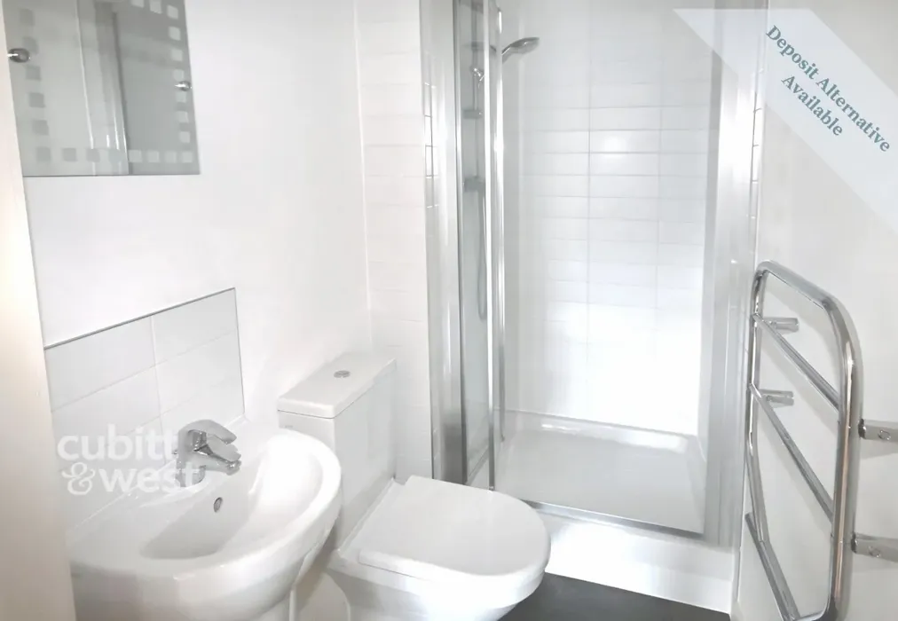 Shower Room - Queensway Redhill RH1 - Wards of Kent