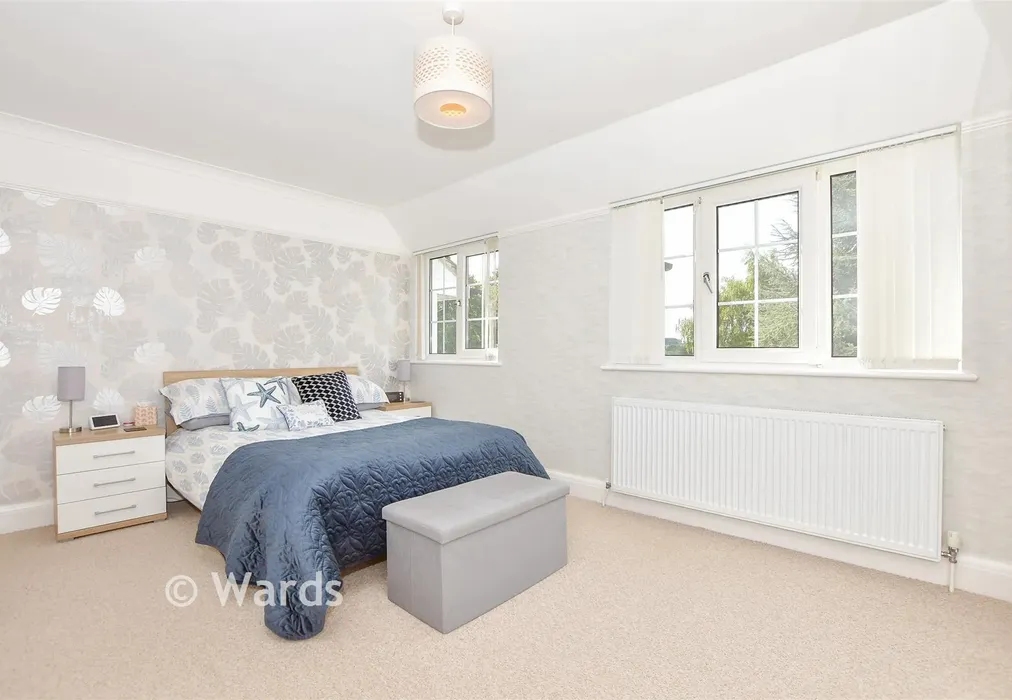 Bedroom 1 - Walnut Tree Lane, Maidstone, Kent - Wards of Kent