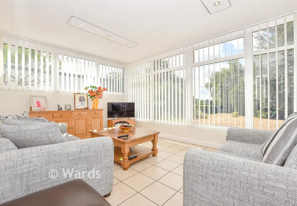 Garden Room - Walnut Tree Lane, Maidstone, Kent - Wards of Kent