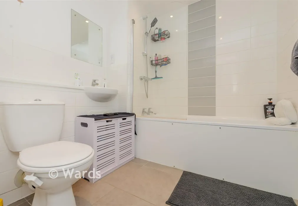 Bathroom - Cross Street, Chatham, Kent - Wards of Kent