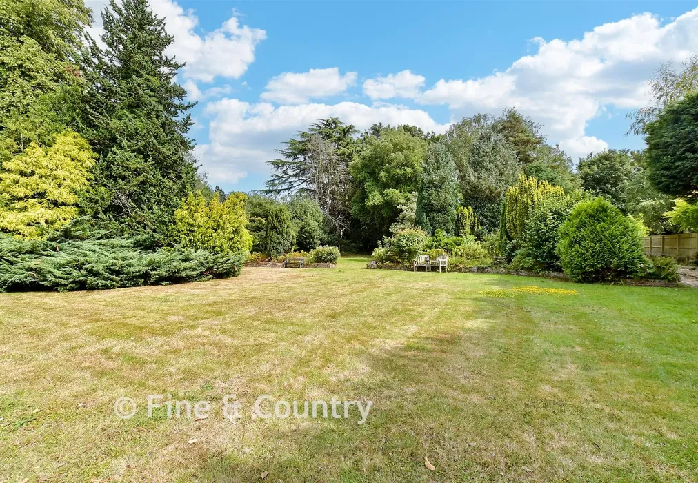 Front Garden - Hull Place, Sholden, Deal, Kent - Wards of Kent