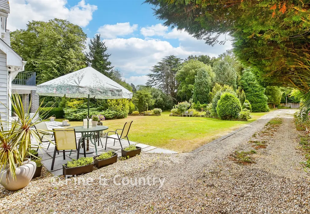 External Lifestyle Photograph - Hull Place, Sholden, Deal, Kent - Wards of Kent