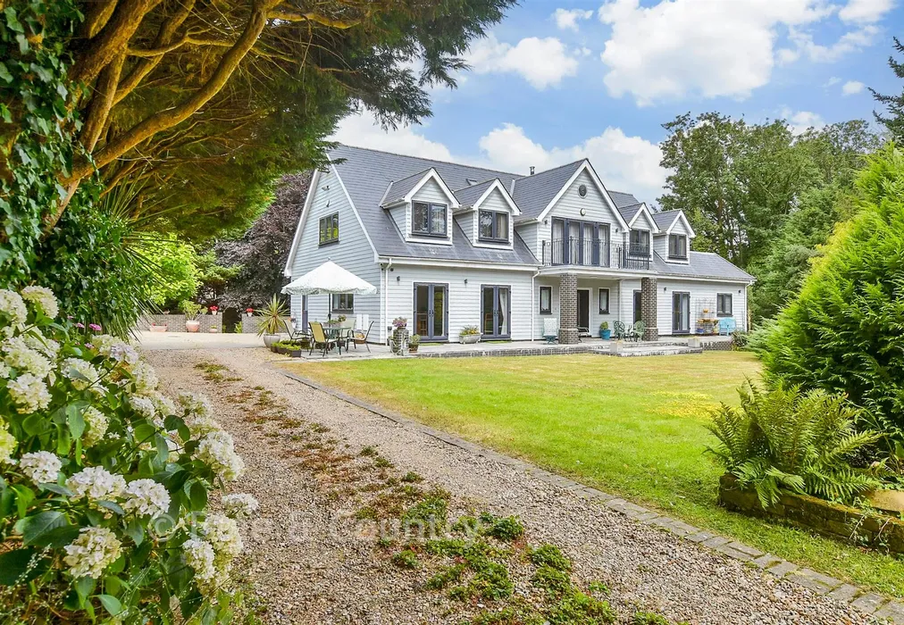 External Lifestyle Photograph - Hull Place, Sholden, Deal, Kent - Wards of Kent