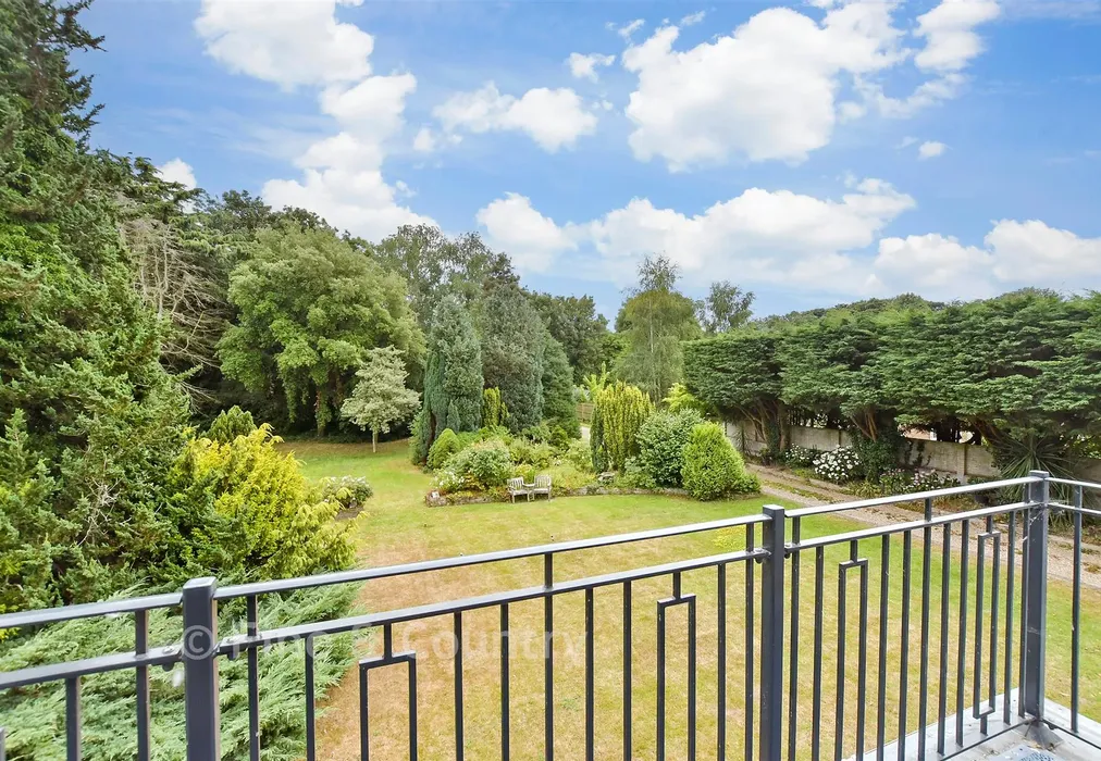 Balcony / Terrace - Hull Place, Sholden, Deal, Kent - Wards of Kent