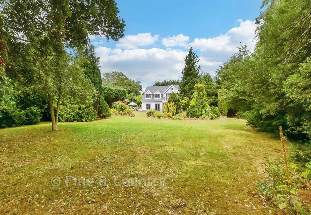 External Lifestyle Photograph - Hull Place, Sholden, Deal, Kent - Wards of Kent