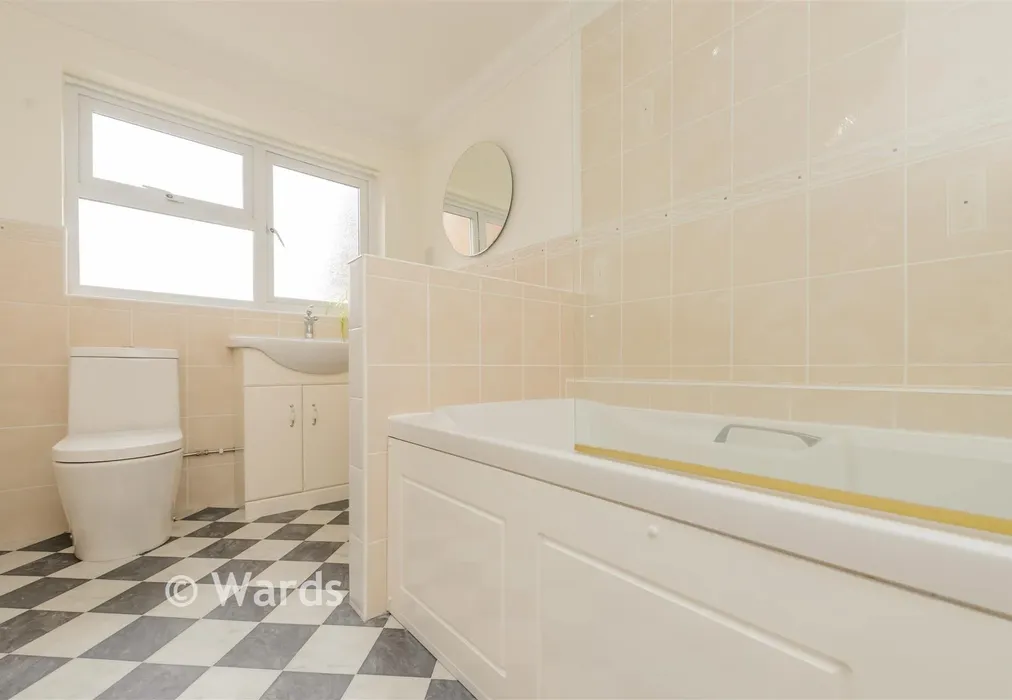 En-Suite Bathroom - Tennyson Walk, Northfleet, Gravesend, Kent - Wards of Kent
