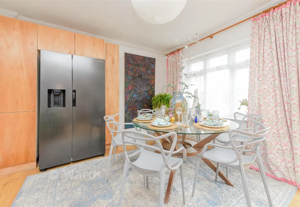 Sitting Area/Dining Area - Tennyson Walk, Northfleet, Gravesend, Kent - Wards of Kent