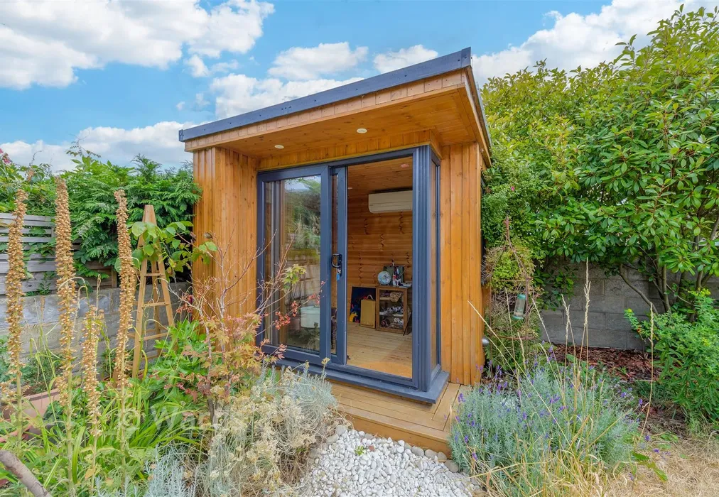Workshop/Outbuildings - Tennyson Walk, Northfleet, Gravesend, Kent - Wards of Kent