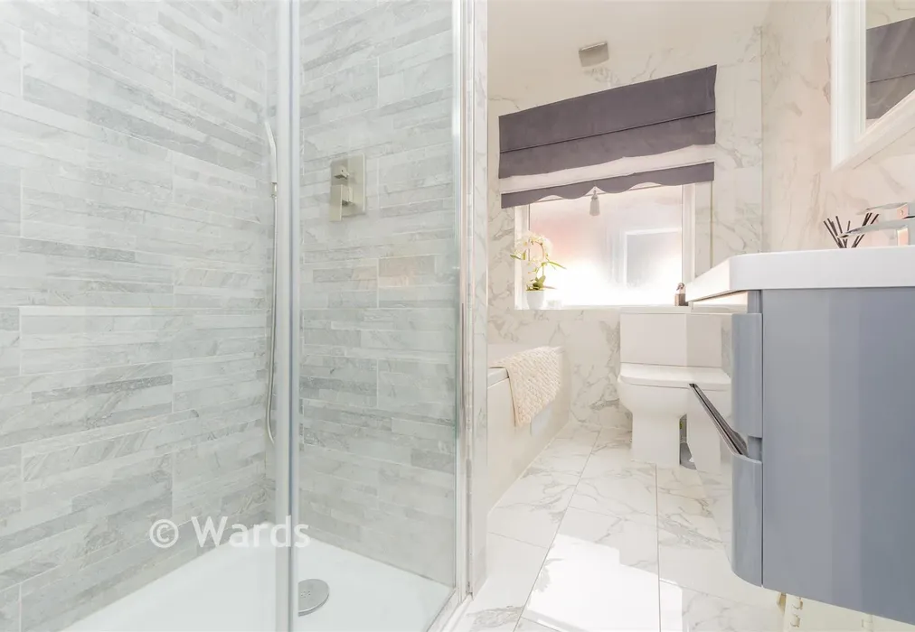 Bathroom - Norman Road, Belvedere, Kent - Wards of Kent