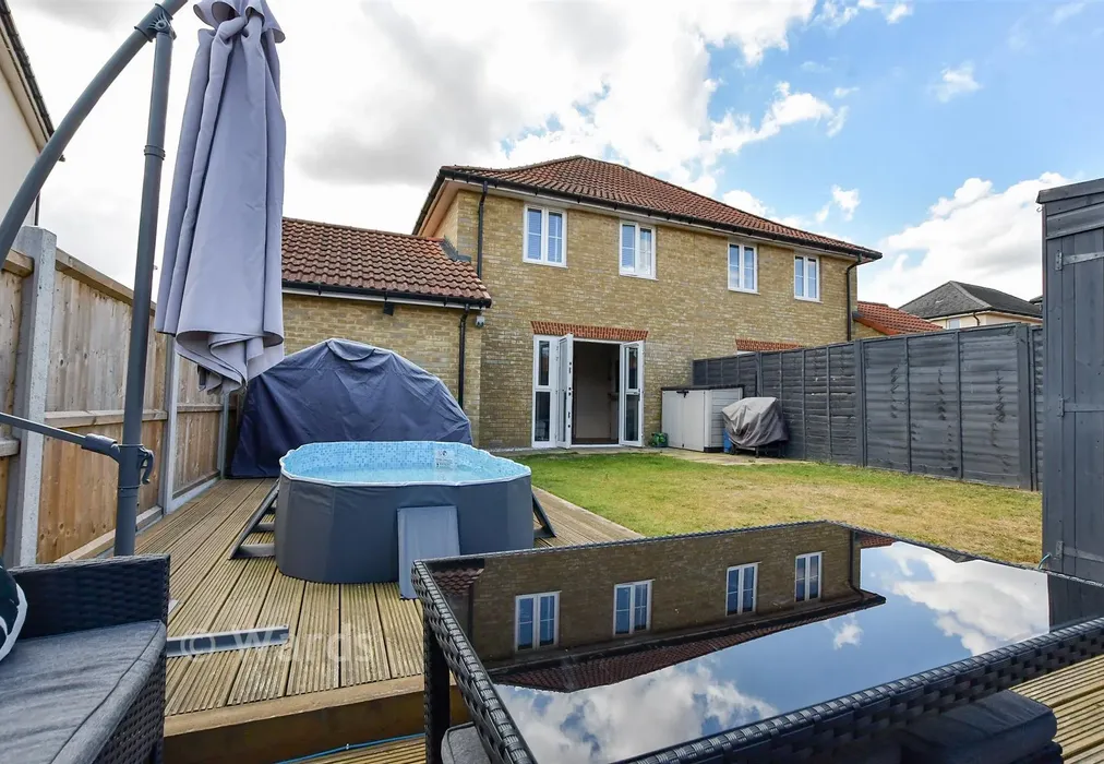 Rear Garden - Lamplight Gardens, Aylesham, Canterbury, Kent - Wards of Kent