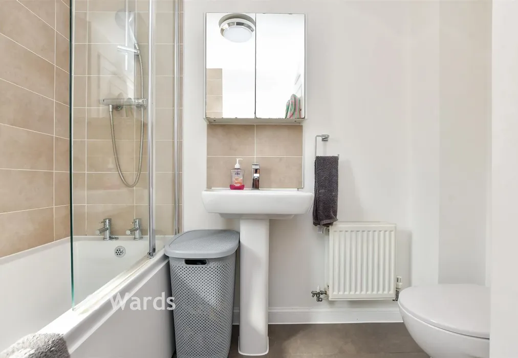 Bathroom - Lamplight Gardens, Aylesham, Canterbury, Kent - Wards of Kent