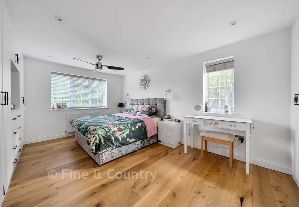 Principle Bedroom - Windmill Hill, Brenchley, Tonbridge, Kent - Wards of Kent