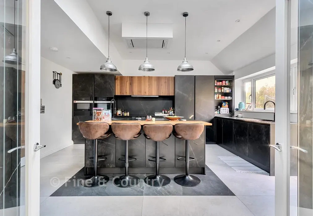 Kitchen Breakfast - Windmill Hill, Brenchley, Tonbridge, Kent - Wards of Kent
